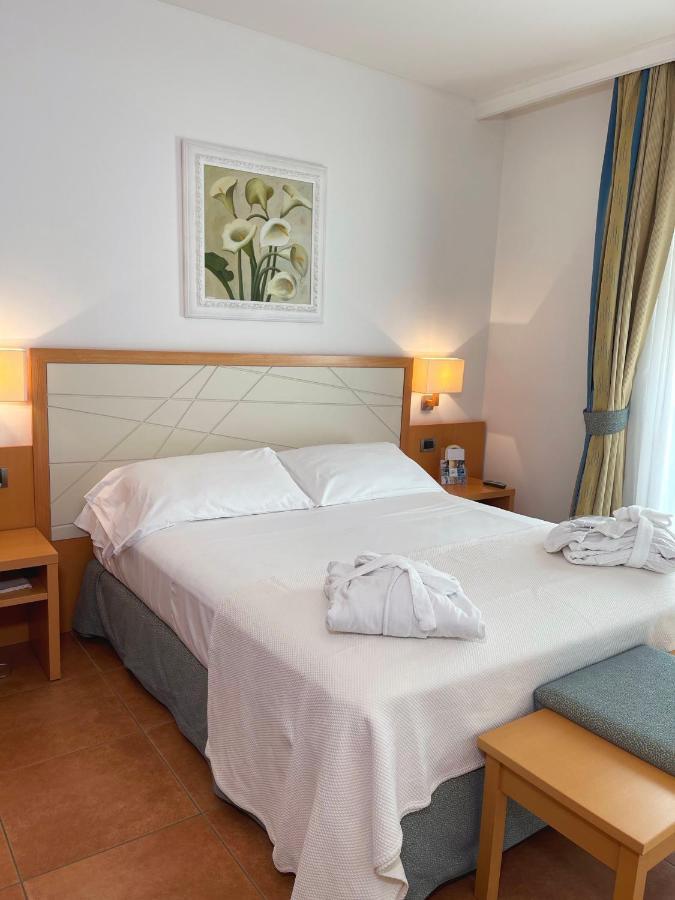 Hotel Dany Marina di Massa Exteriör bild