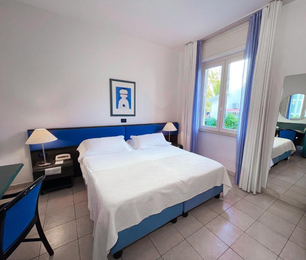 Hotel Dany Marina di Massa Exteriör bild