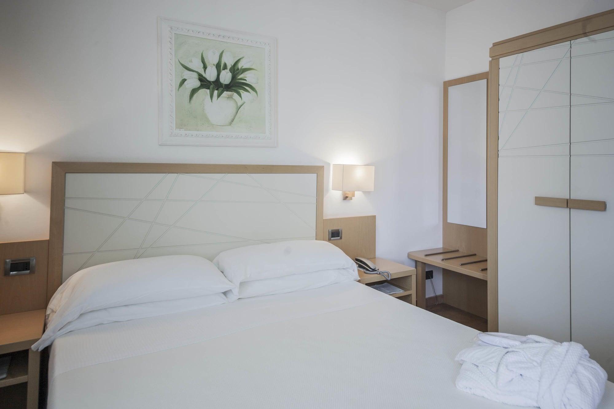 Hotel Dany Marina di Massa Exteriör bild