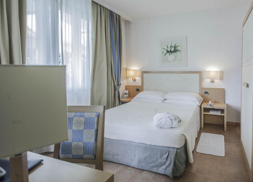 Hotel Dany Marina di Massa Exteriör bild