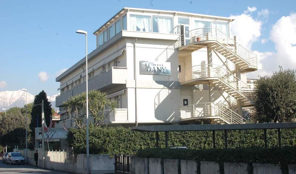 Hotel Dany Marina di Massa Exteriör bild