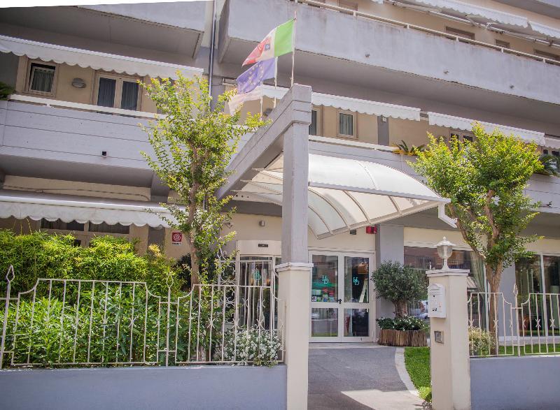 Hotel Dany Marina di Massa Exteriör bild